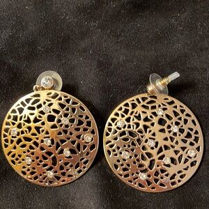 Lilly Pulitzer earrings new without tags. Worn  only once! Perfect condition.